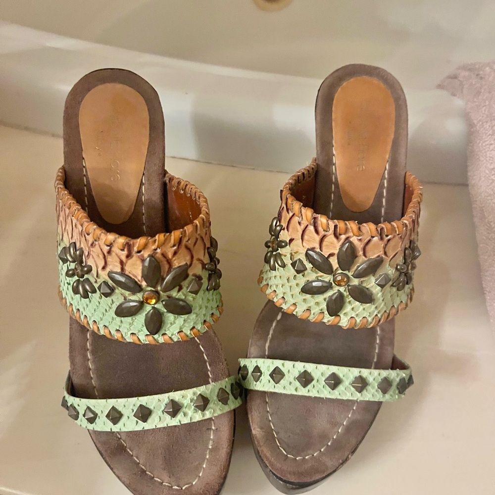 Isabella Fiore wood and leather heels